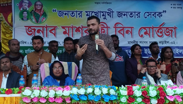 লোহাগড়ায় জনতার মুখোমুখি সংসদ সদস্য মাশরাফি