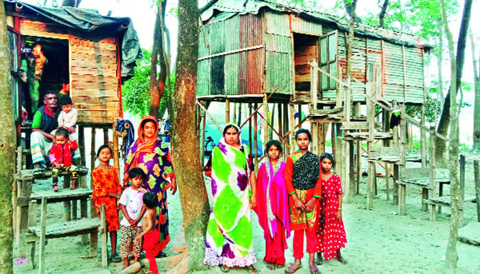 'ঠান্ডায় কষ্ট, বালবাচ্চার কাফড় নাই'