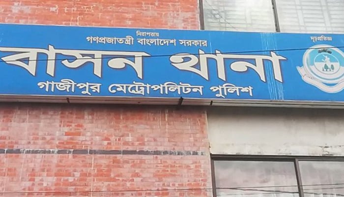 কুরিয়ার থেকে ইয়াবা আনতে গিয়ে কারবারি গ্রেপ্তার