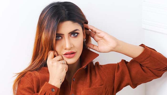 'আমি ডাক্তারি পেশায় আছি, নিয়মিত কাজ করা মোটেও সম্ভব নয়'