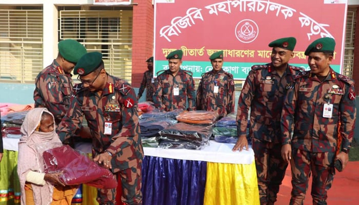 নেত্রকোণায় শীতবস্ত্র বিতরণ করলেন বিজিবি মহাপরিচালক