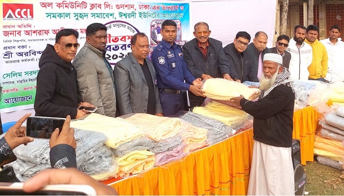 কম্বল পেয়ে খুশি ঈশ্বরদীর হাজার শীতার্ত