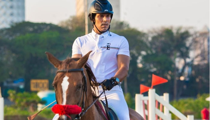 ঘোড়ায় চড়তে গিয়ে অজ্ঞান অভিনেতা, নেওয়া হয় হাসপাতালে