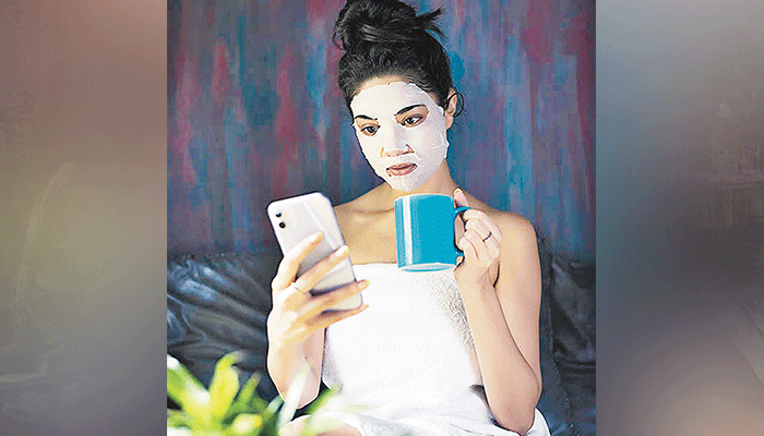 সপ্তাহে দু'দিন স্লিপিং মাস্ক