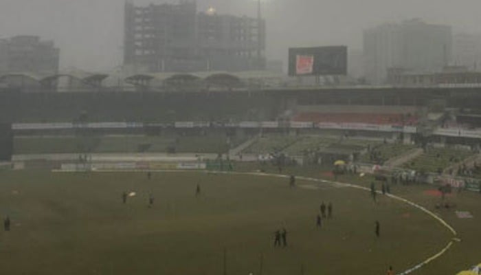 কুয়াশার কারণে বিপিএলের দ্বিতীয় দিনেও সময় বিতর্ক