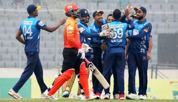 বিপর্যয় ঠেকিয়ে ঢাকাকে ১১৪ রানের লক্ষ্য দিল খুলনা
