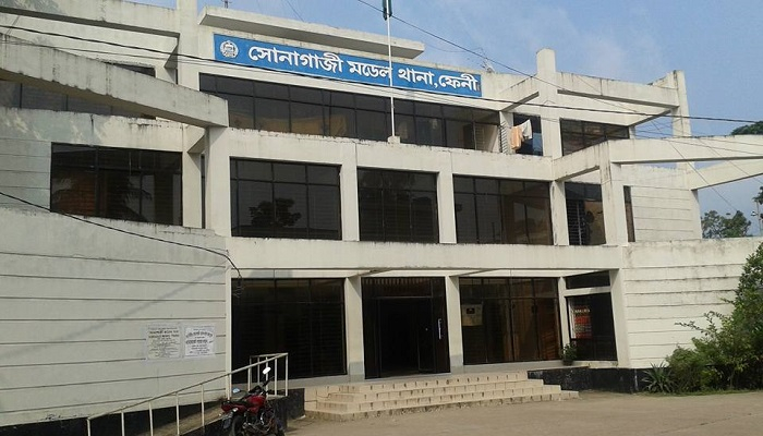সোনাগাজীতে প্রধানমন্ত্রীর ছবি ভাঙচুর, নারী আটক
