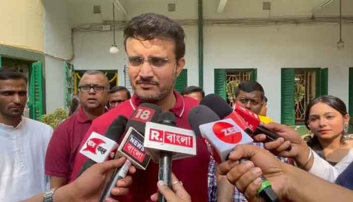 সৌরভের বাড়িতে বাগদেবীর আরাধনা, দিলেন অঞ্জলি