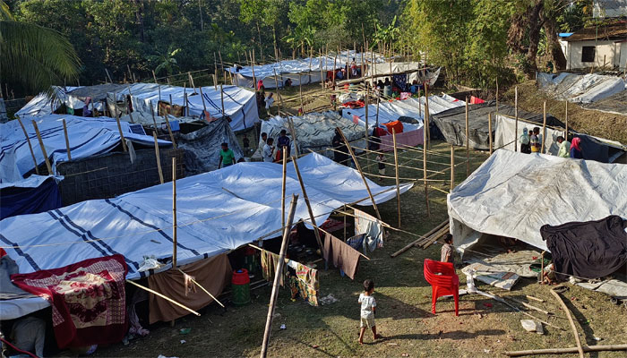 তুমব্রুতে তাঁবুর নিচে আশ্রয় হারানো রোহিঙ্গারা