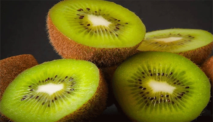 হজমশক্তি বাড়ায় কিউই ফল