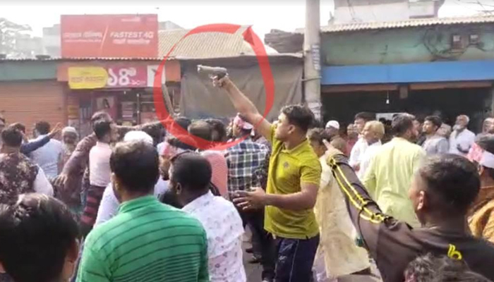 শ্রীপুরে পিস্তল উঁচিয়ে আ'লীগ অফিসে 'ছাত্রদল নেতা'র হামলা