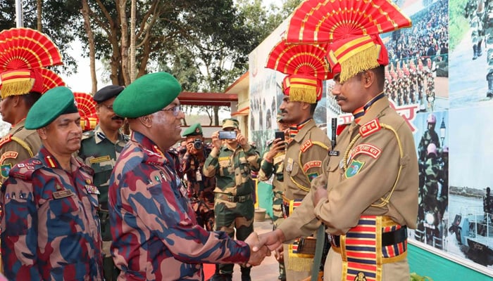 তিনবিঘা করিডোর ও আঙ্গরপোতা-দহগ্রাম পরিদর্শনে বিজিবির ডিজি
