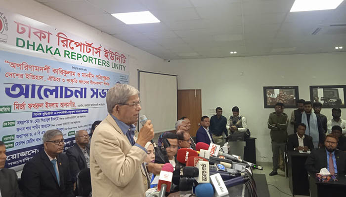 সরকার নতজানু ও ব্যর্থ জাতি তৈরি করতে চায়: মির্জা ফখরুল