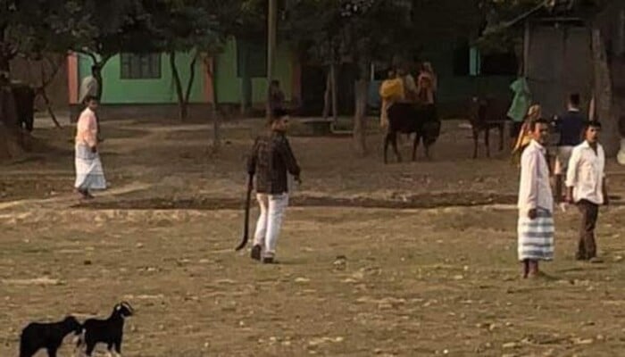 শ্রীপুরে রামদা নিয়ে জমি দখলচেষ্টা