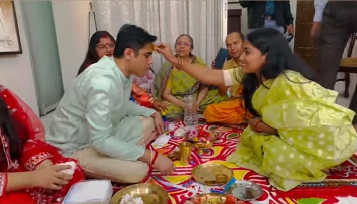 বিয়ে করছেন লেখক ভট্টাচার্য, আশীর্বাদ সম্পন্ন