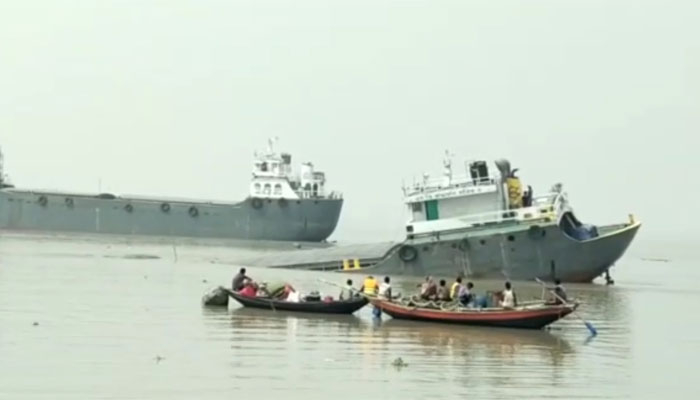 হুগলিতে দুর্ঘটনায় দুই বাংলাদেশি জাহাজ