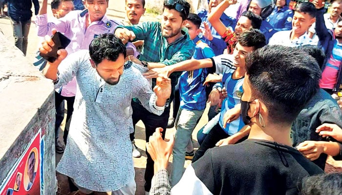 হামলা সংঘর্ষ গুলি, অনেক স্থানে কর্মসূচি পণ্ড