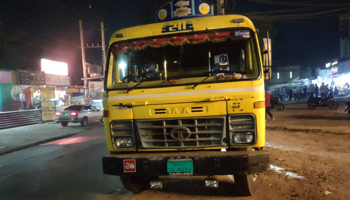 ৪৪০ বস্তা সারসহ ট্রাক জব্দ