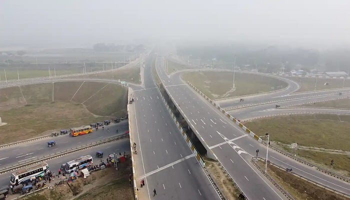 ঢাকা-ভাঙ্গা এক্সপ্রেসওয়েতে সেলফি তুলতে গিয়ে স্কুলছাত্রের মৃত্যু