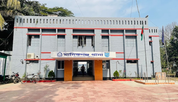 মাদ্রাসাছাত্রীকে ধর্ষণের অভিযোগে দপ্তরি গ্রেপ্তার