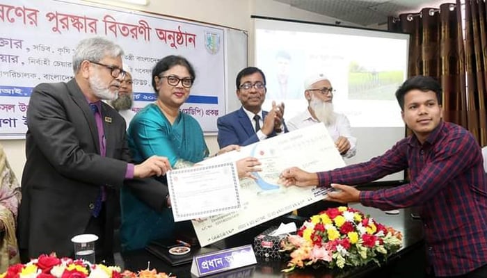 কৃষি যন্ত্রপাতি প্রতিভা অন্বেষণ পুরস্কার পেলেন সেই সবুজ