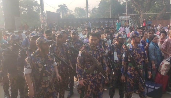 আনসার-এপিবিএন সদস্যদের মধ্যে হাতাহাতি, উত্তেজনা