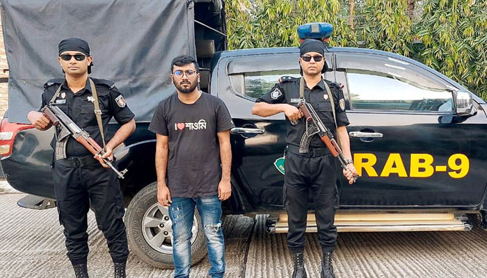 অর্থের বিনিময়ে সাইবার অপরাধ করতেন রুমেন