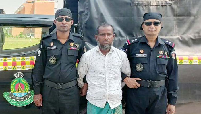 ২১ বছর ছদ্মবেশে থেকেও হলো না শেষ রক্ষা