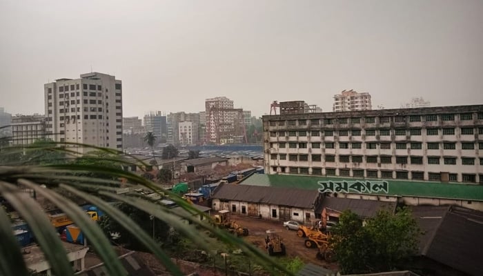 মেঘে ঢাকা আকাশ, রাজধানীতে বৃষ্টির দেখা