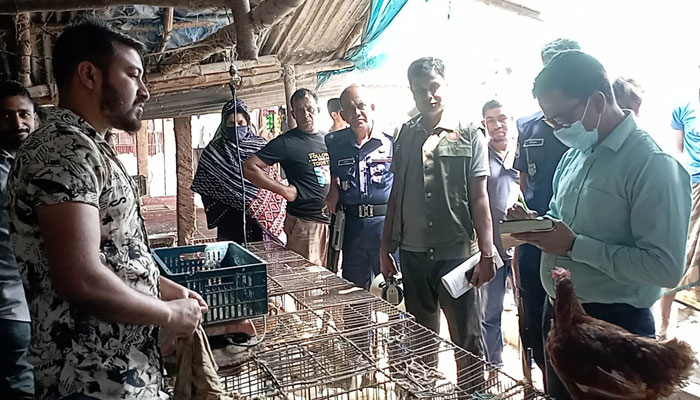 বগুড়ায় বাজার নিয়ন্ত্রণ অভিযানে আট দোকানিকে জরিমানা