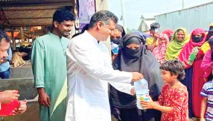 এবারও ১০ টাকা লিটারে দুধ দিচ্ছেন করিমগঞ্জের এরশাদ