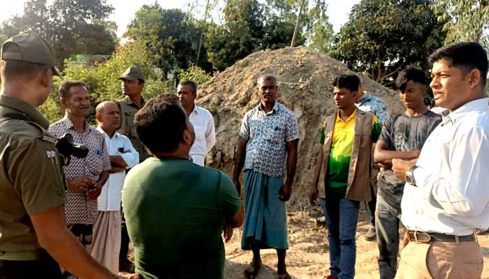 ফসলি জমি কেটে পুকুর খননের দায়ে ৩ জনকে জরিমানা