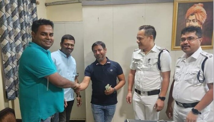 কলকাতা নিউমার্কেটে বাংলাদেশির হারানো অর্থ উদ্ধার করে দিল পুলিশ