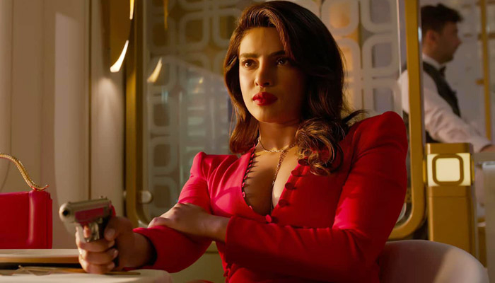 সিক্রেট এজেন্ট লুকে প্রিয়াঙ্কা চোপড়া