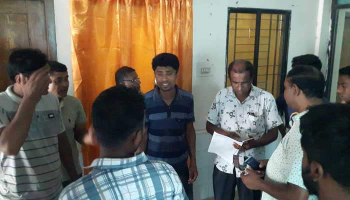 বাসের ধাক্কায় প্রাণ গেল বাবা-মা-সন্তানসহ চারজনের