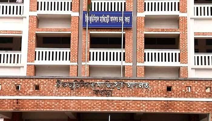 পা ধরতে বাধ্য করা সেই বিচারকের অডিও ফাঁস