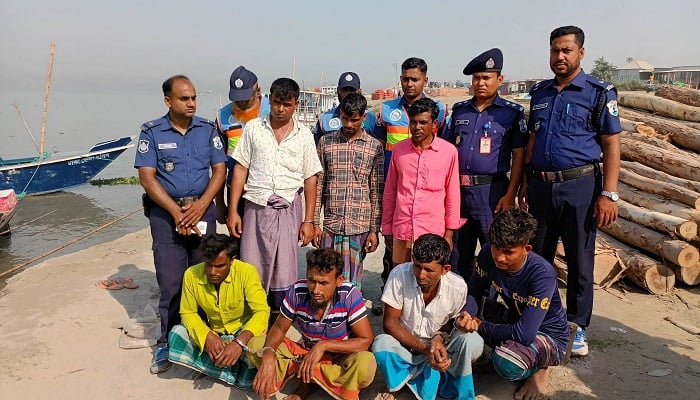 পলিথিনে মোড়ানো ছিল ৮০ মণ জাটকা, ৭ জেলে গ্রেপ্তার