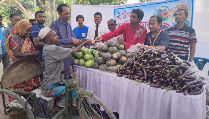 ২ টাকার সবজি বাজার