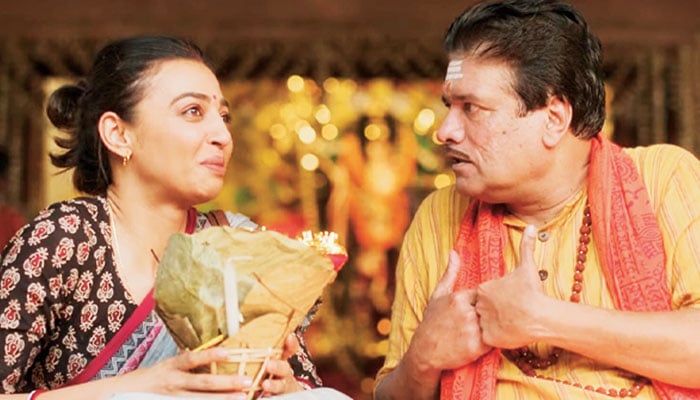 দিনে গৃহবধূ, রাতে গুপ্তচর