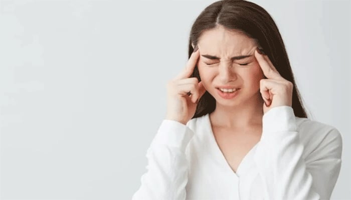 রোদে বেরোলেই মাথাব্যথা?