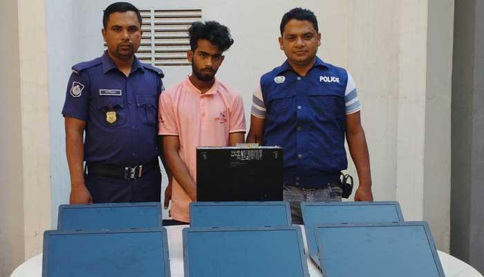 স্কুল ল্যাব থেকে চুরি হওয়া ল্যাপটপ উদ্ধার, নিরাপত্তাকর্মীর ছেলে গ্রেপ্তার
