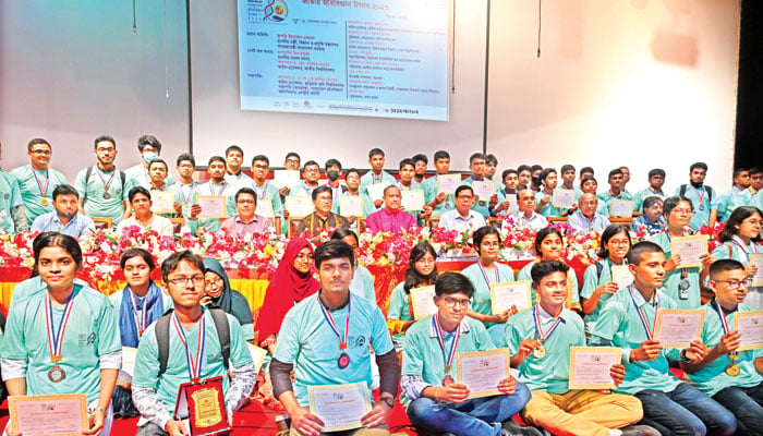 বিশ্বজয়ে খুদে জীববিজ্ঞানীরা যাচ্ছে আমিরাতে