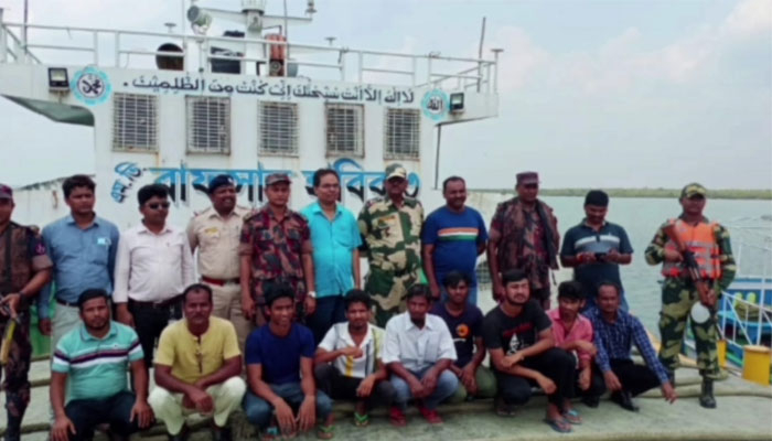 পথ ভুলে ভারতে যাওয়া ৯ মৎসজীবী দেশে ফিরলেন