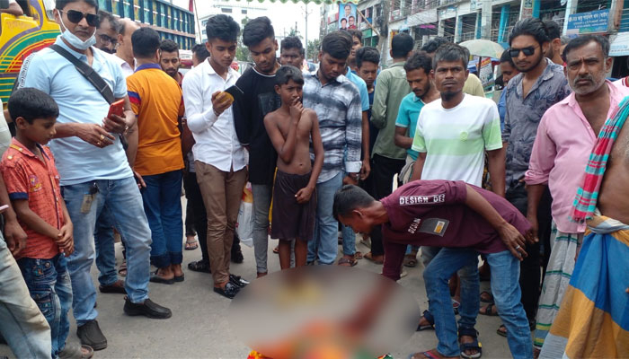 বাড়িতে ফিরে দুপুরের খাবার খাওয়া হলো না পলাশের
