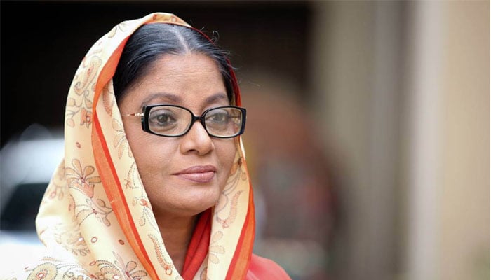 মায়েদের ভালোবাসতে দিবস কিসের, প্রশ্ন ডলি জহুরের