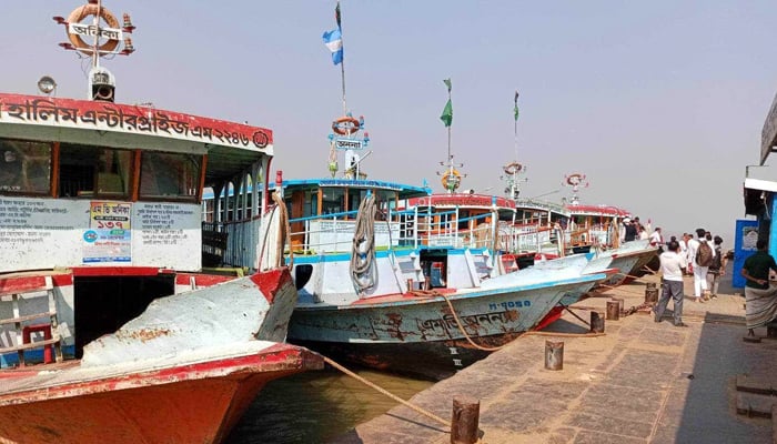 দুই নৌরুটে ৫১ ঘণ্টা পর লঞ্চ চলাচল শুরু