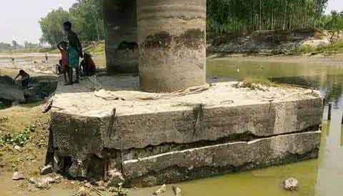 কাজ শেষ না হতেই ২৭ কোটি টাকার সেতুতে ফাটল