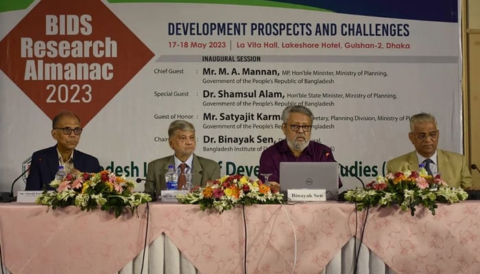 শহরে দরিদ্রদের অর্ধেকই নতুন