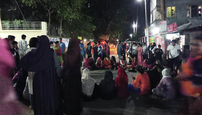 কুবির শেখ হাসিনা হলে শিক্ষার্থীদের আন্দোলন