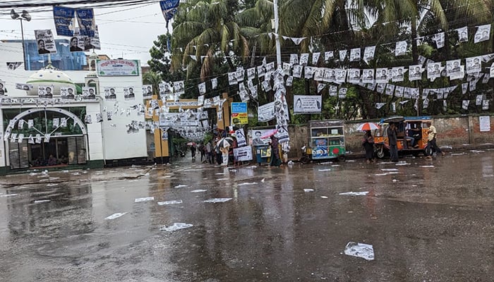 বরিশালে উত্তাপের ভোট শেষ, বিকেলে বৃষ্টিতে ভোগান্তি